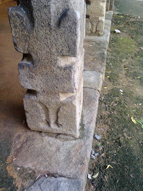 Hindu Art in Humayun Tomb.jpg